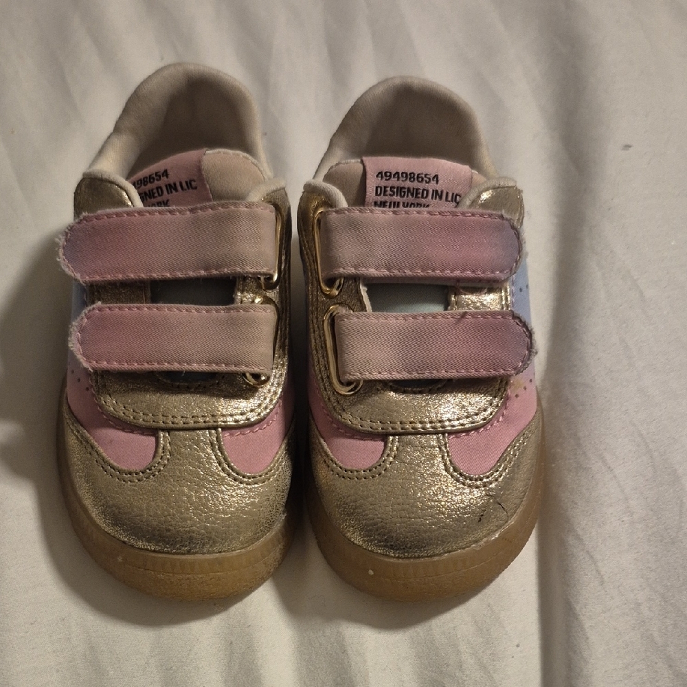 Steve Madden Kids Sneakers in Gold and Pink